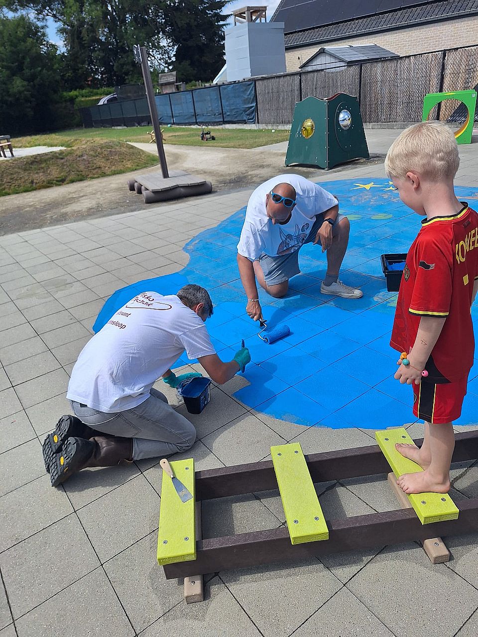 We schilderden onze speelplaats opnieuw